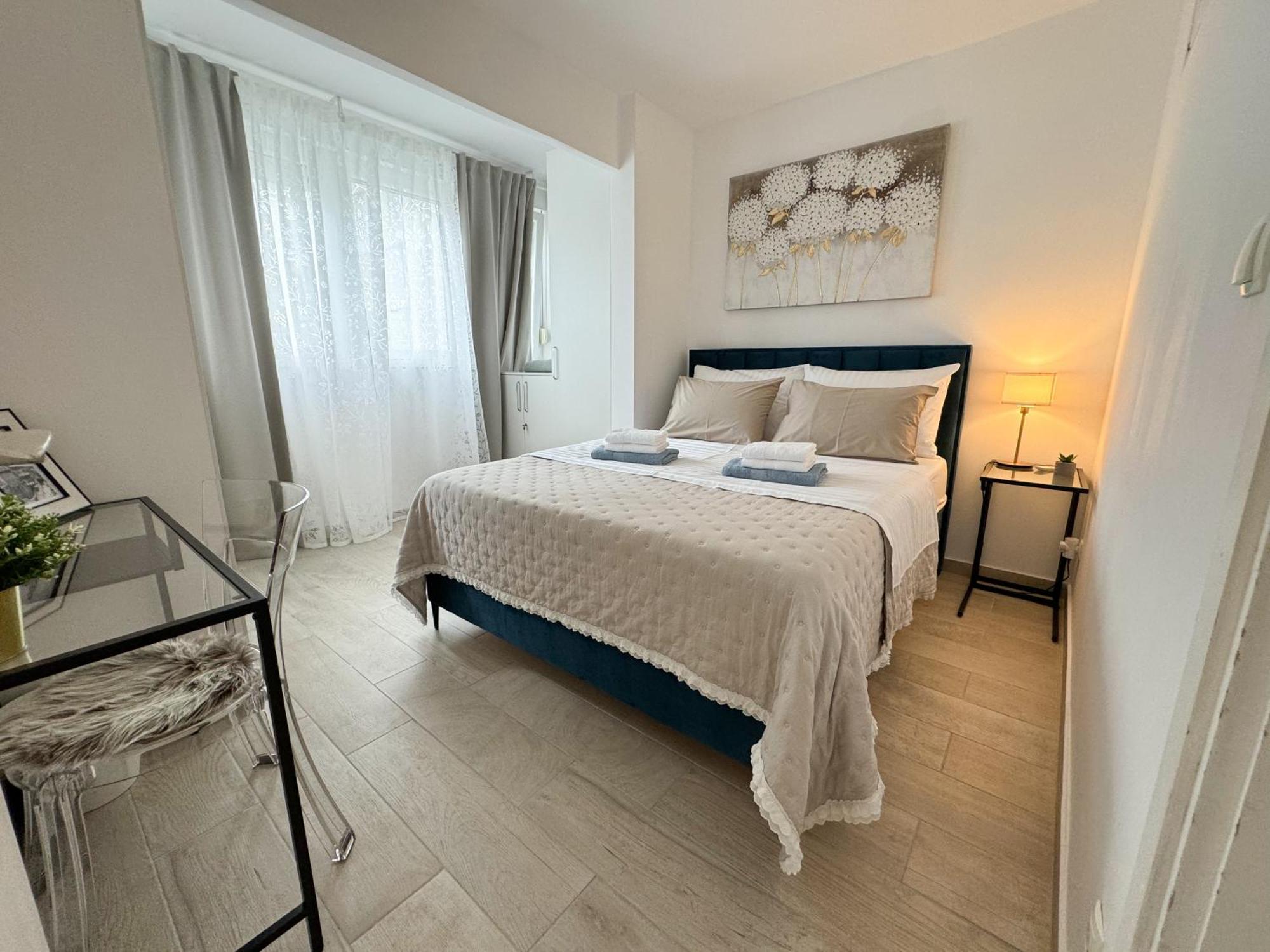 Blue Moon Apartment *